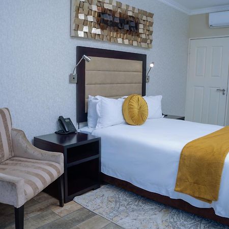 Q'S Boutique Stay Standerton Exterior foto