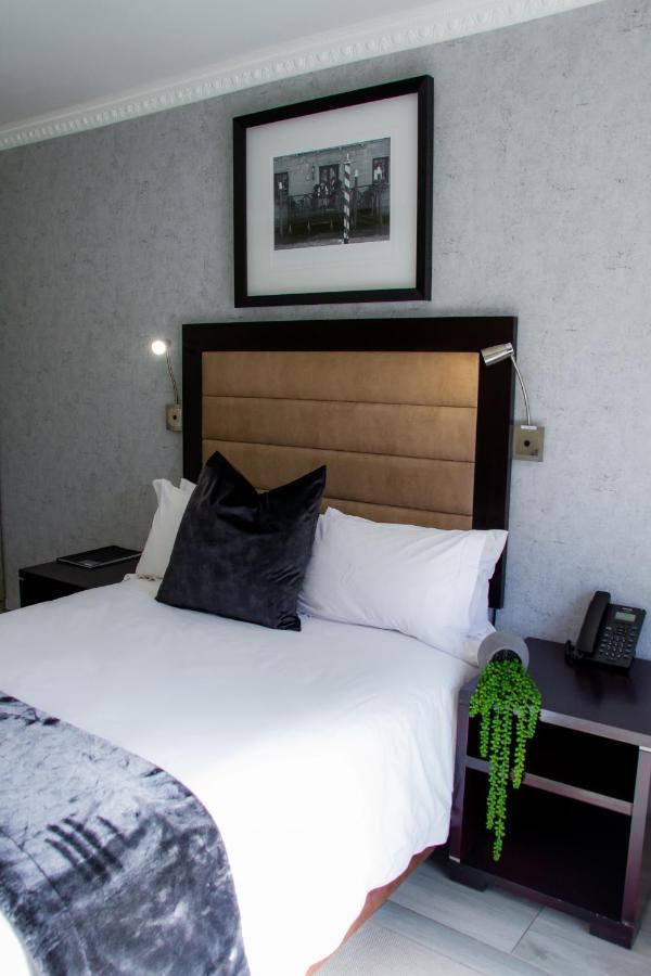 Q'S Boutique Stay Standerton Exterior foto