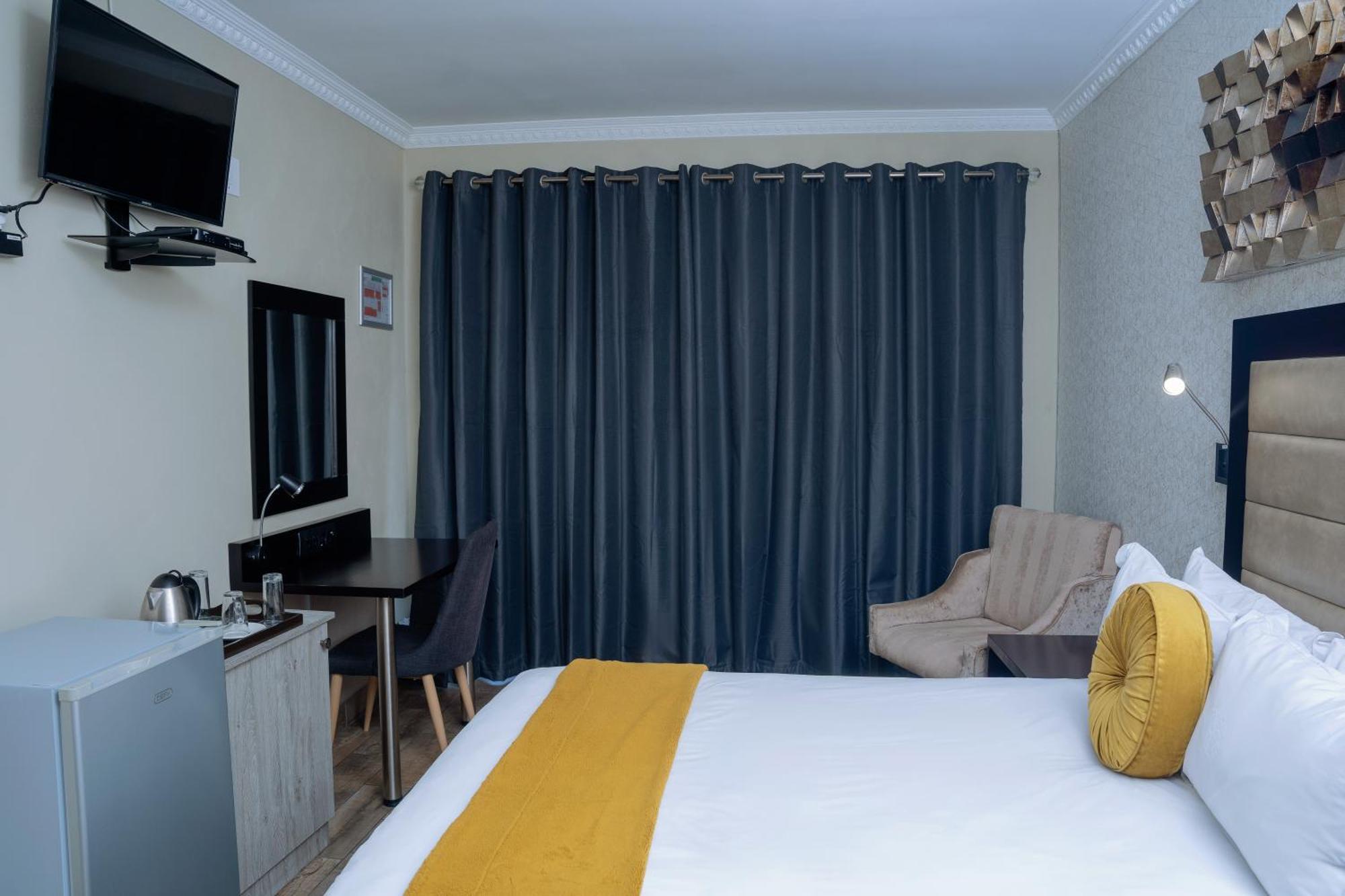 Q'S Boutique Stay Standerton Exterior foto